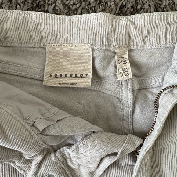 Light cream shorts - Picture 3 of 3